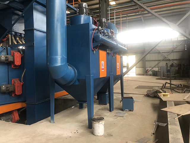 拋丸機(jī)濾筒式除塵器(圖1) 拋丸機(jī)濾筒式除塵器(圖1)