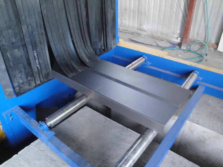 H型鋼通過式拋丸機(jī)(圖3) H型鋼通過式拋丸機(jī)(圖3)