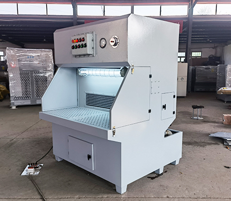 鋁壓鑄件 1.5米打磨臺(tái)